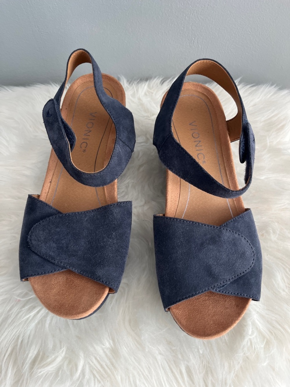 Vionic Navy Suede Slingback 3” heel Sandals Size 8 Wide - NWOT